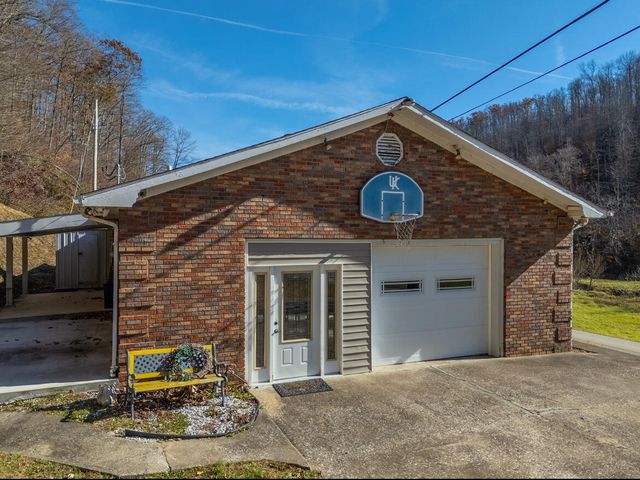 2860 Johnson Fork, Salyersville, KY 41465