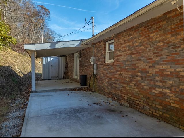 2860 Johnson Fork, Salyersville, KY 41465