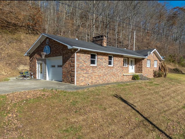 2860 Johnson Fork, Salyersville, KY 41465