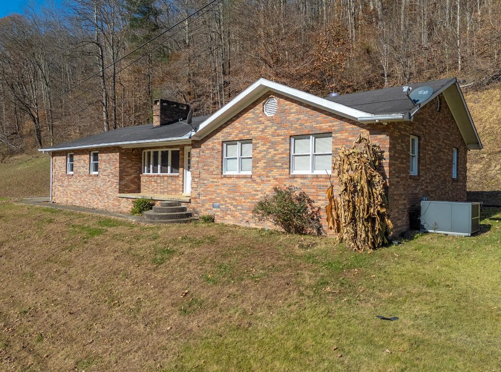 2860 Johnson Fork, Salyersville, KY 41465
