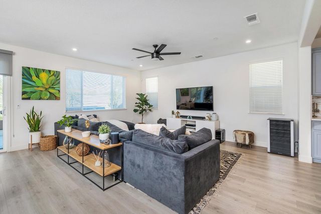 4504 Stone Ranch Dr, Folsom, CA 95630