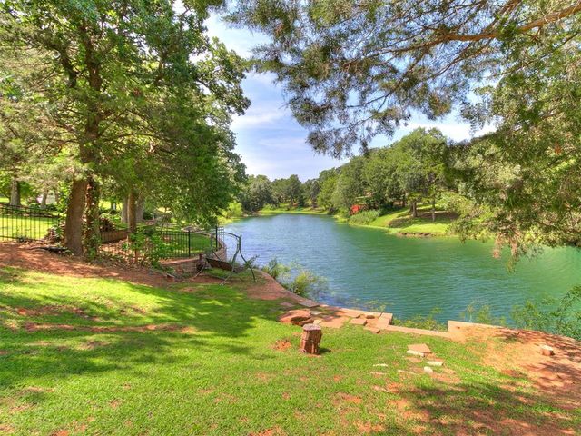 8845 Palermo Drive, Edmond, OK 73034
