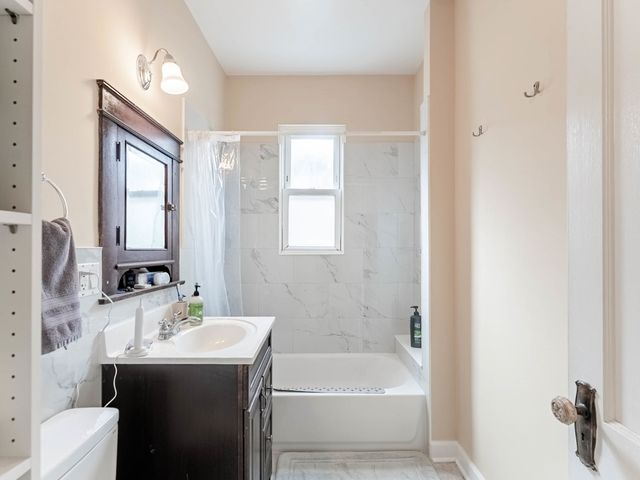 2221 S Lombard Avenue, Cicero, IL 60804