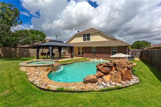 1306 Mullins Loop N, College Station, TX 77845