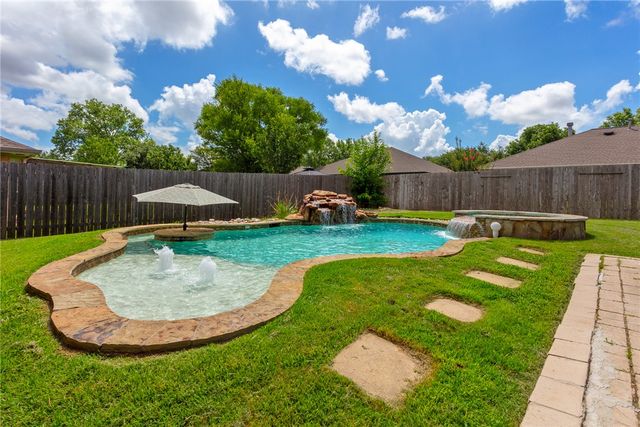 1306 Mullins Loop N, College Station, TX 77845
