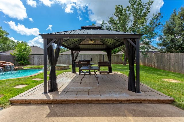 1306 Mullins Loop N, College Station, TX 77845