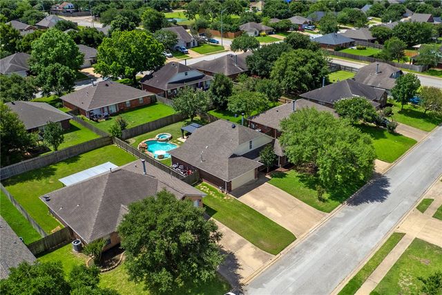 1306 Mullins Loop N, College Station, TX 77845