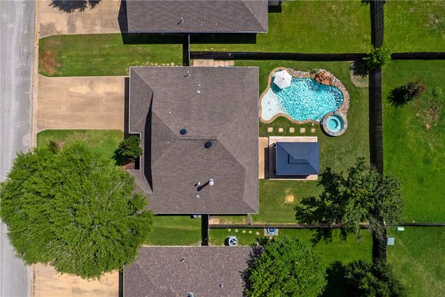 1306 Mullins Loop N, College Station, TX 77845