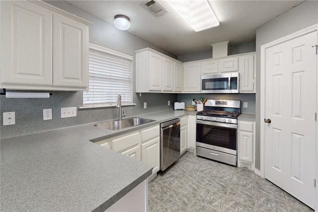 1306 Mullins Loop N, College Station, TX 77845