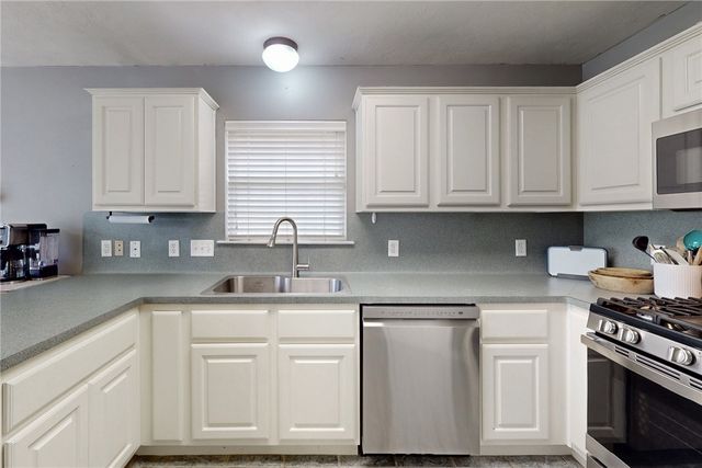 1306 Mullins Loop N, College Station, TX 77845