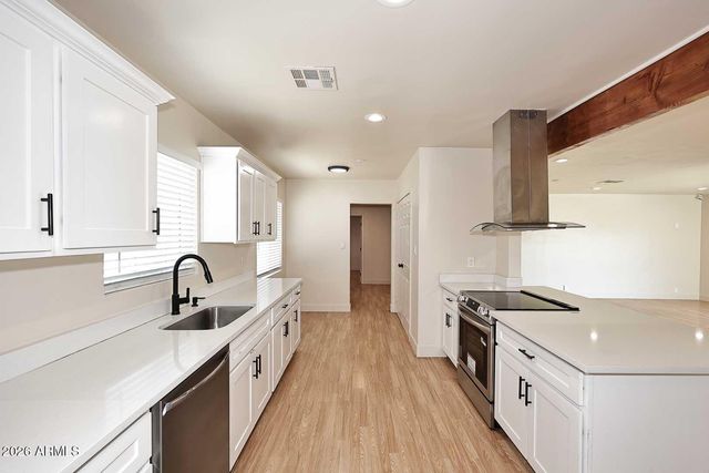 2002 W TURNEY Avenue, Phoenix, AZ 85015