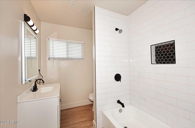 2002 W TURNEY Avenue, Phoenix, AZ 85015