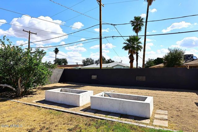 2002 W TURNEY Avenue, Phoenix, AZ 85015