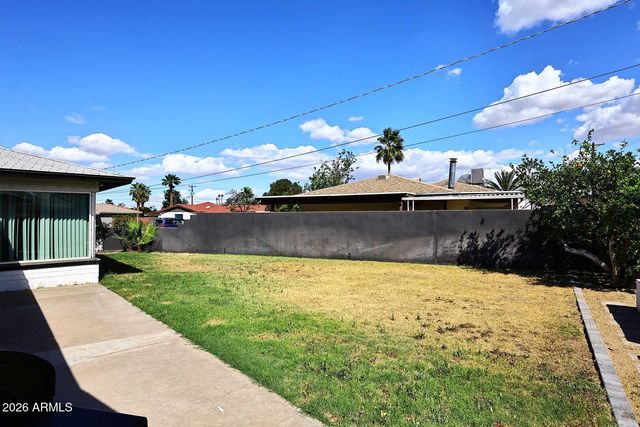 2002 W TURNEY Avenue, Phoenix, AZ 85015