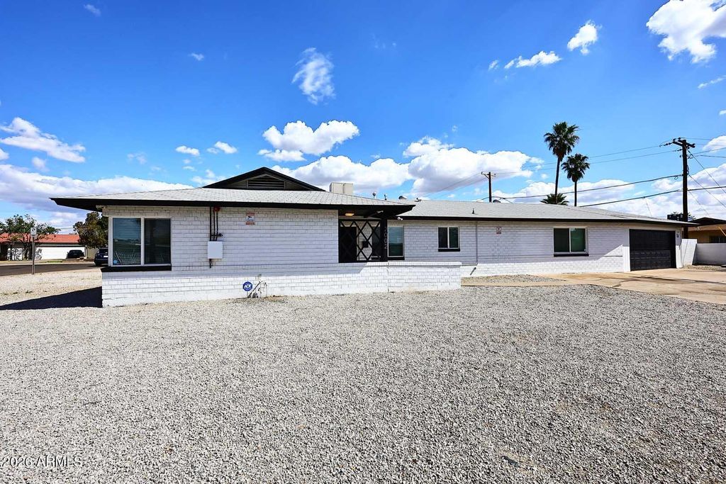 2002 W TURNEY Avenue, Phoenix, AZ 85015