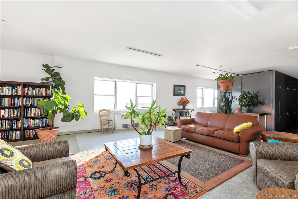 370 W Broadway 5K, Long Beach, NY 11561 — photo 3