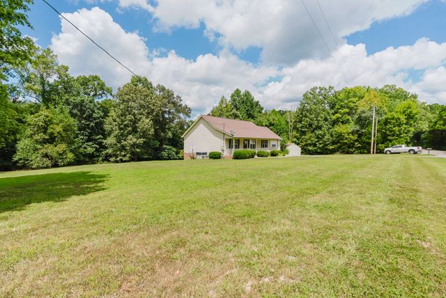 1111 Old County House Rd, Charlotte, TN 37036