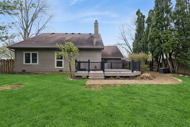 938 Canterbury Drive, Crystal Lake, IL 60014