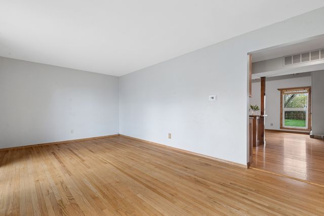 938 Canterbury Drive, Crystal Lake, IL 60014