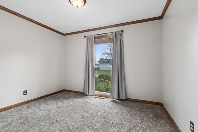 938 Canterbury Drive, Crystal Lake, IL 60014