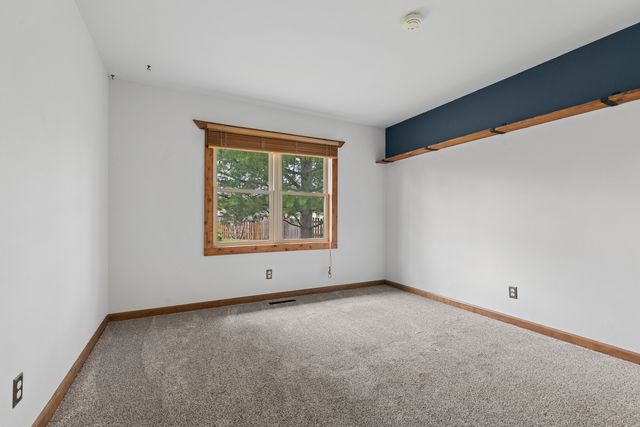 938 Canterbury Drive, Crystal Lake, IL 60014