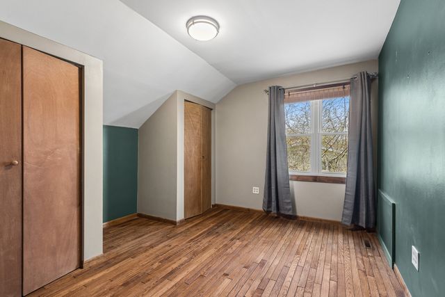 938 Canterbury Drive, Crystal Lake, IL 60014