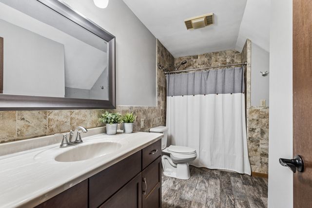 938 Canterbury Drive, Crystal Lake, IL 60014