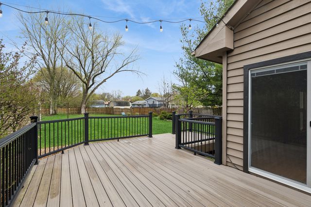 938 Canterbury Drive, Crystal Lake, IL 60014