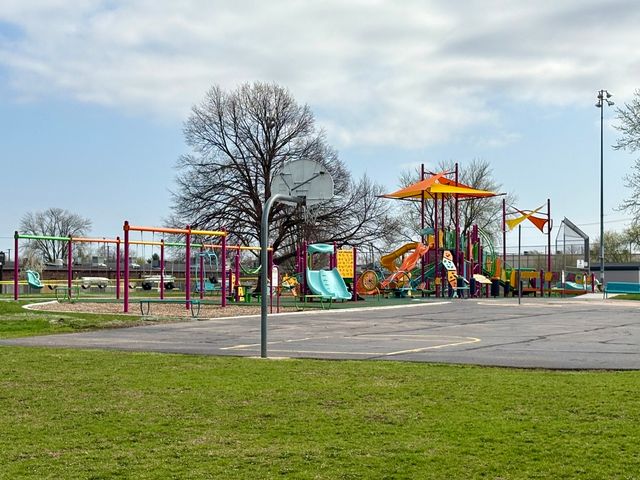 938 Canterbury Drive, Crystal Lake, IL 60014