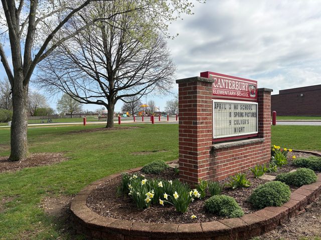 938 Canterbury Drive, Crystal Lake, IL 60014