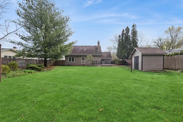 938 Canterbury Drive, Crystal Lake, IL 60014