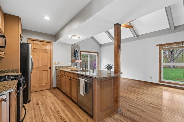 938 Canterbury Drive, Crystal Lake, IL 60014