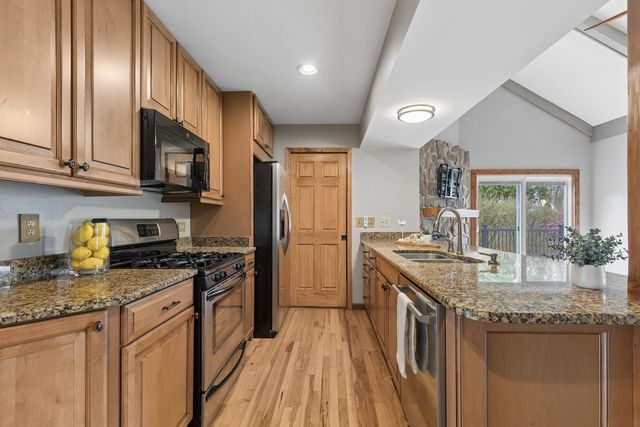 938 Canterbury Drive, Crystal Lake, IL 60014