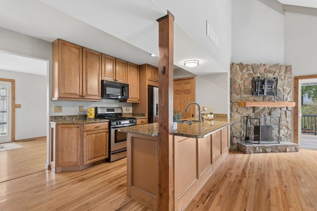 938 Canterbury Drive, Crystal Lake, IL 60014