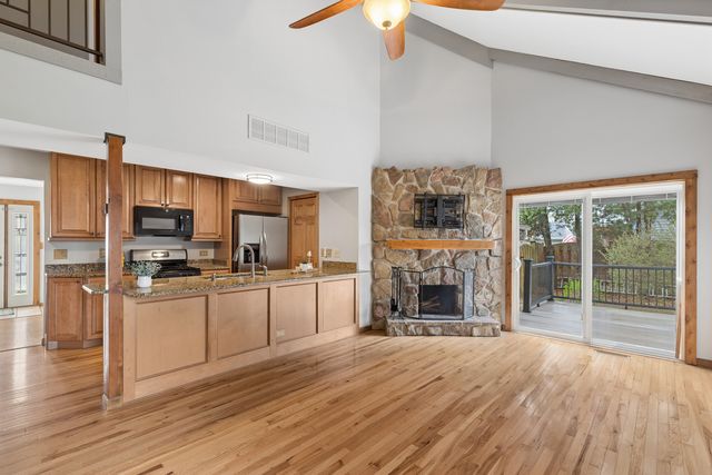 938 Canterbury Drive, Crystal Lake, IL 60014