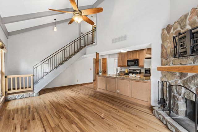 938 Canterbury Drive, Crystal Lake, IL 60014