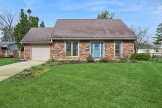 938 Canterbury Drive, Crystal Lake, IL 60014