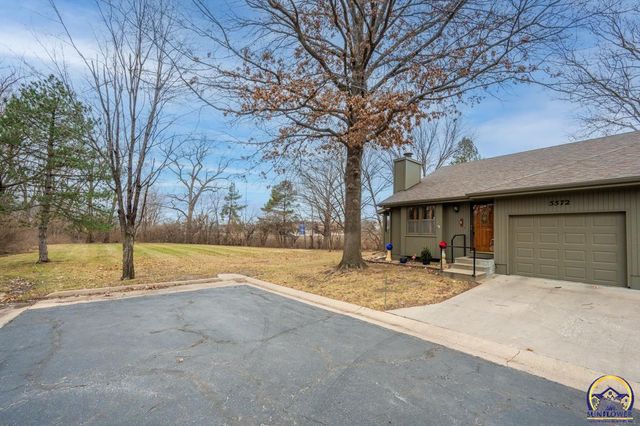 5572 SW Stonegate CT, Topeka, KS 66606