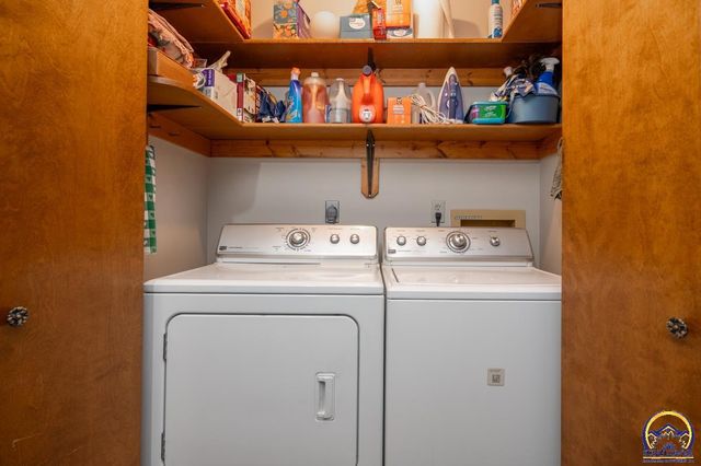 5572 SW Stonegate CT, Topeka, KS 66606