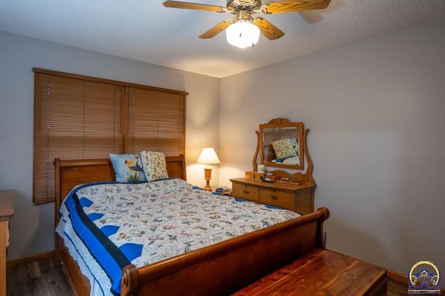 5572 SW Stonegate CT, Topeka, KS 66606