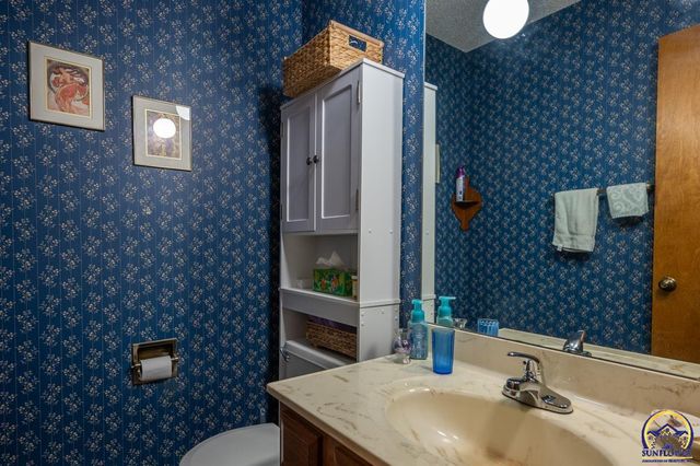 5572 SW Stonegate CT, Topeka, KS 66606