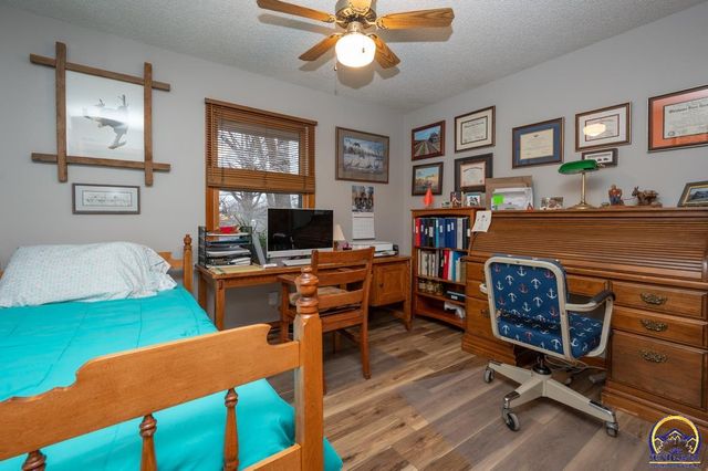 5572 SW Stonegate CT, Topeka, KS 66606