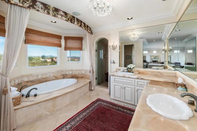 7104 Aviara Drive, Carlsbad, CA 92011