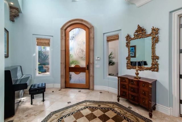 7104 Aviara Drive, Carlsbad, CA 92011