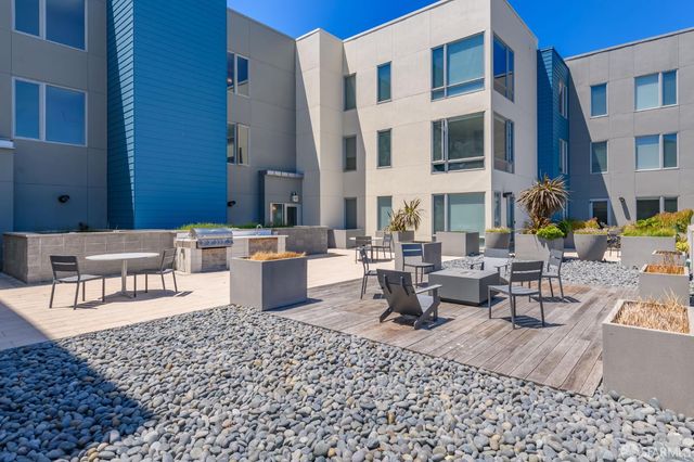 52 Innes Court 308, San Francisco, CA 94124