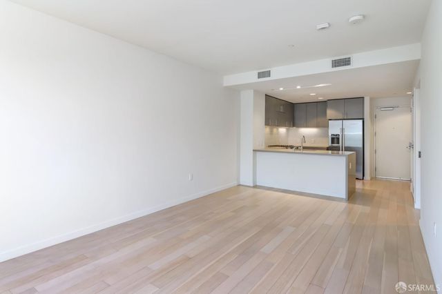 52 Innes Court 308, San Francisco, CA 94124