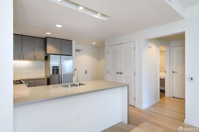 52 Innes Court 308, San Francisco, CA 94124