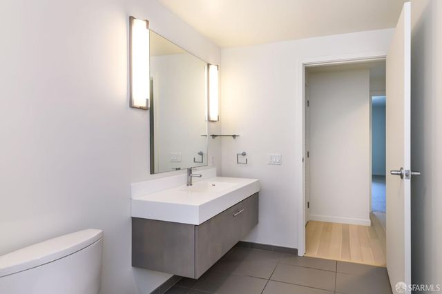 52 Innes Court 308, San Francisco, CA 94124