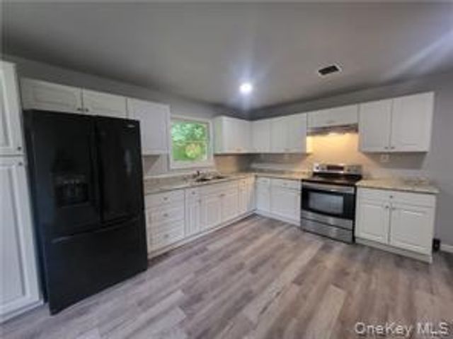 36 Houston Street, Florida, NY 10921