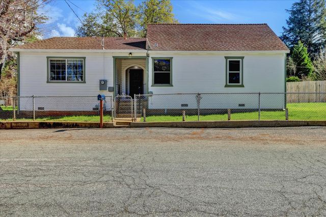 13207 Ridge Rd, Grass Valley, CA 95945
